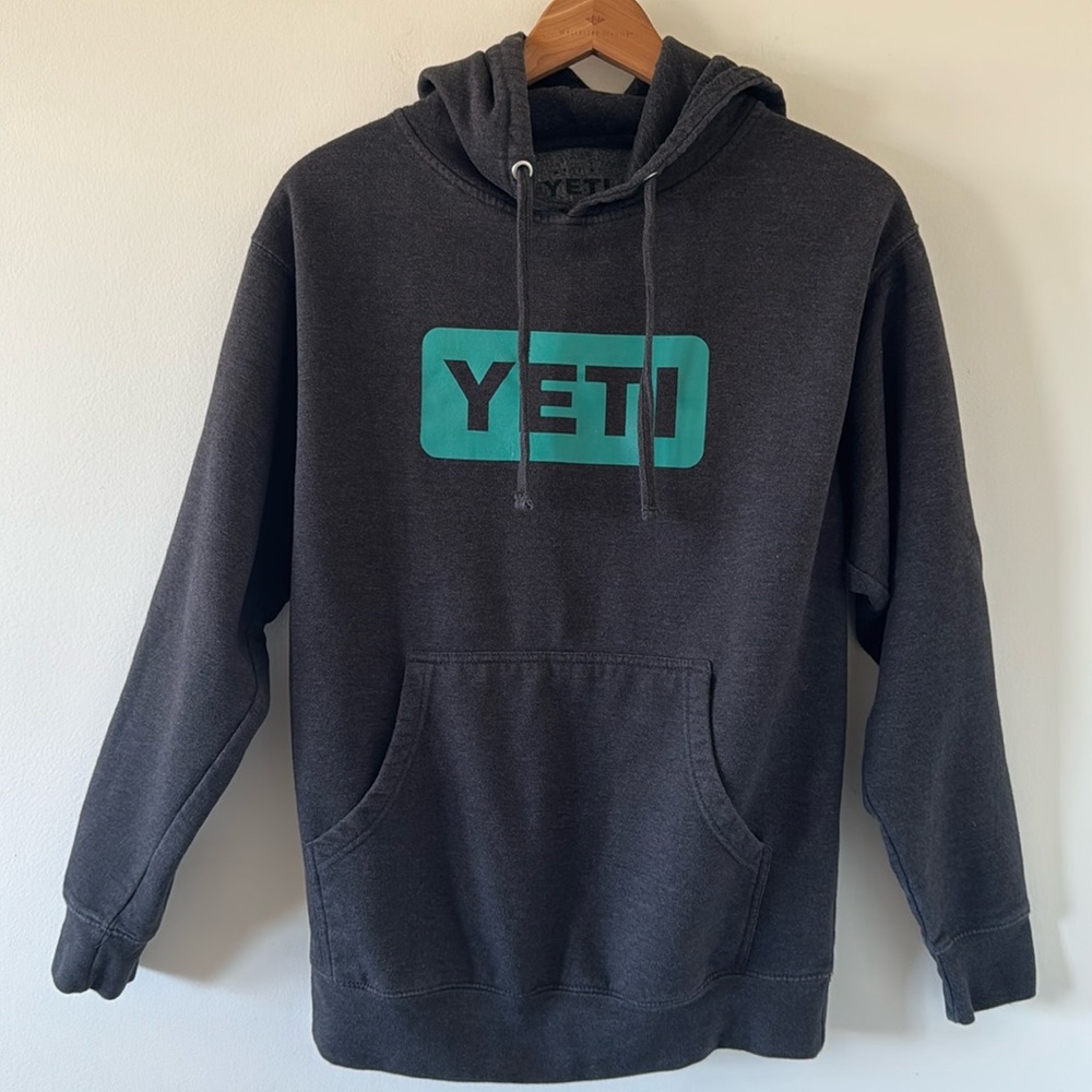 YETI Charcoal Gray Fleece Hoodie with Teal Logo Size Medium‎